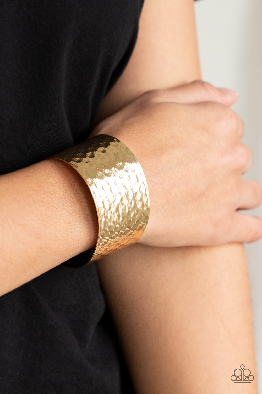 Simmering Shimmer (Gold bracelet)