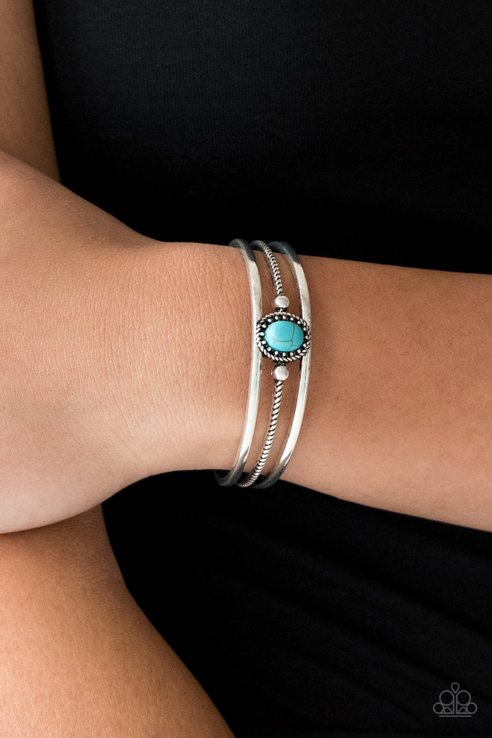 Borderline Borderland (blue bracelet)