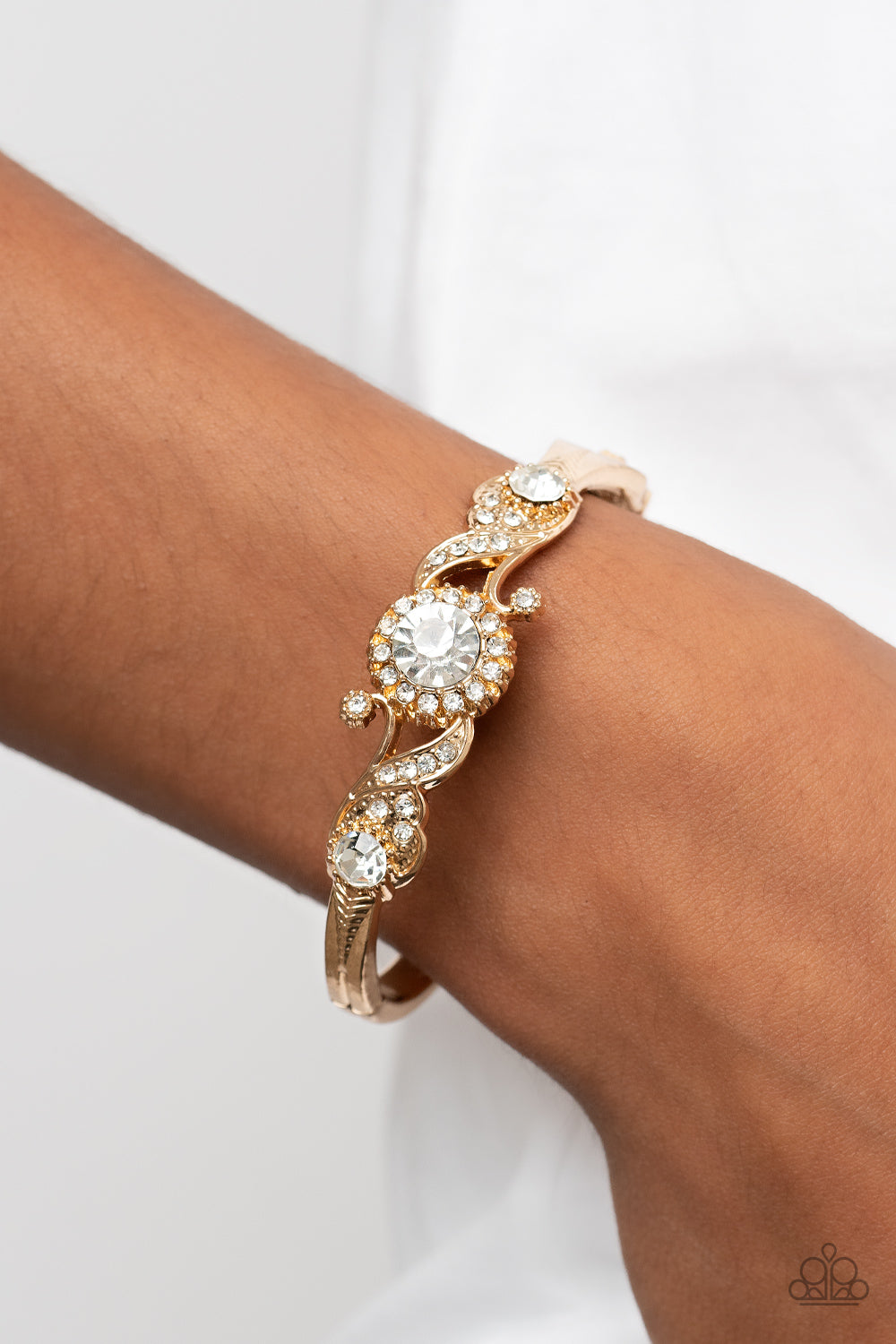 Expert Elegance (Gold bracelet)