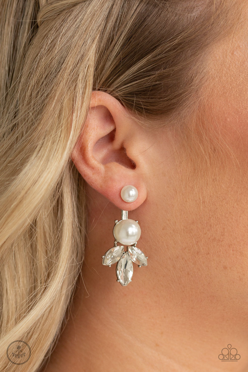 Extra Elite (White earrings)