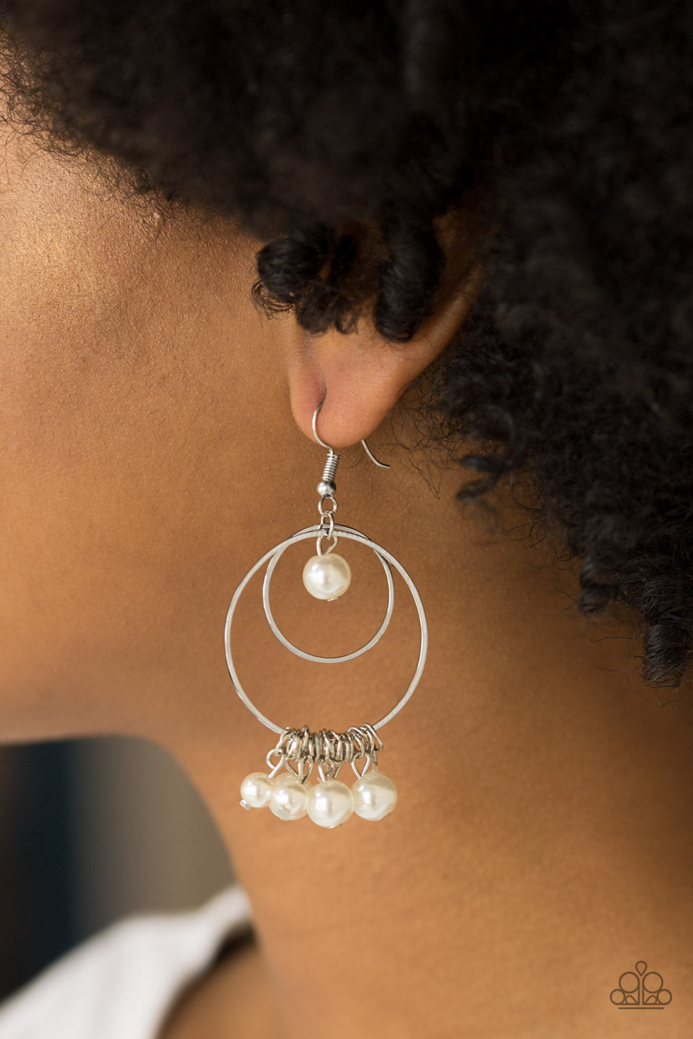 New York Attraction (White earrings)