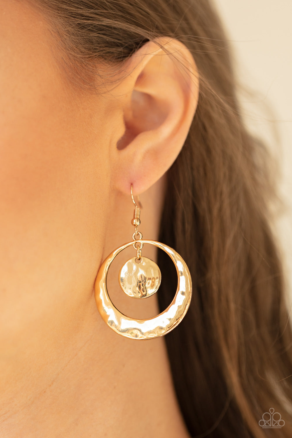 Rounded Radiance (Gold earrings)