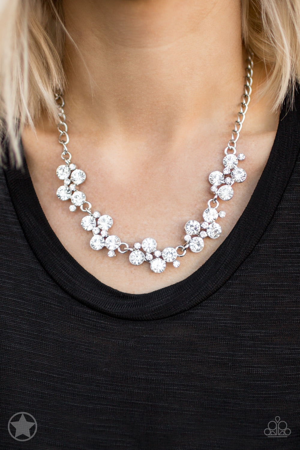 Hollywood Hills (White necklace)