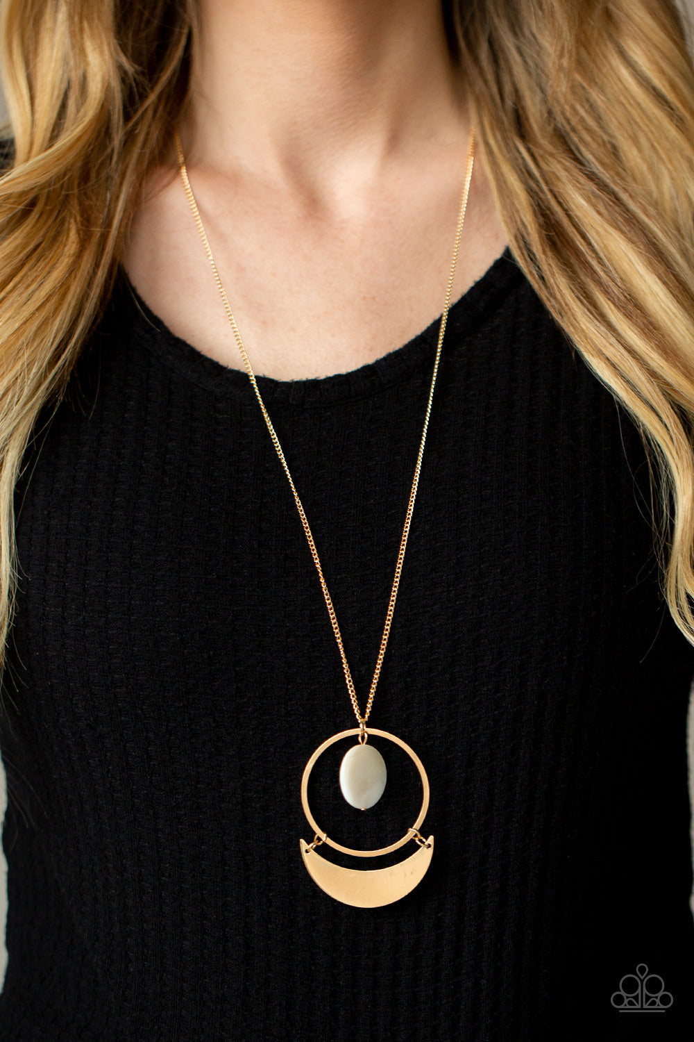 Moonlight Sailing (Gold necklace)