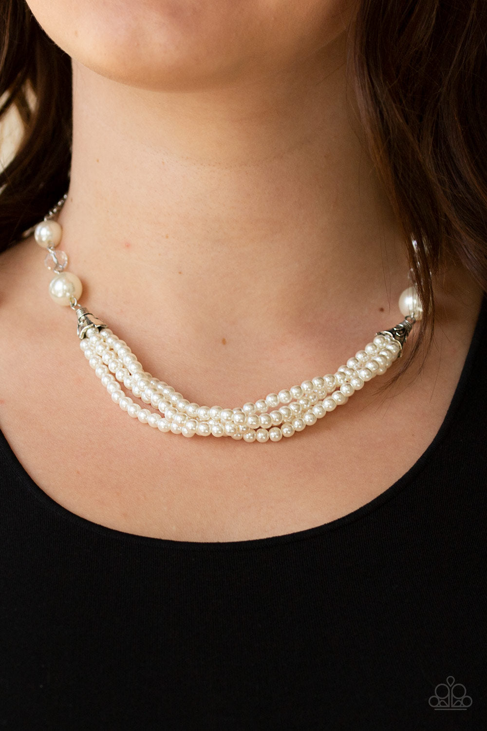 One-WOMAN Show (White necklace)