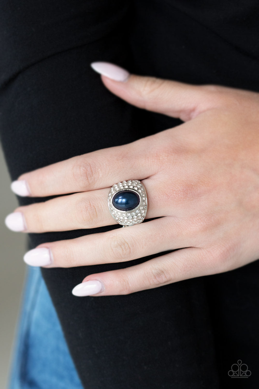 Glittering Go Getter (blue ring)