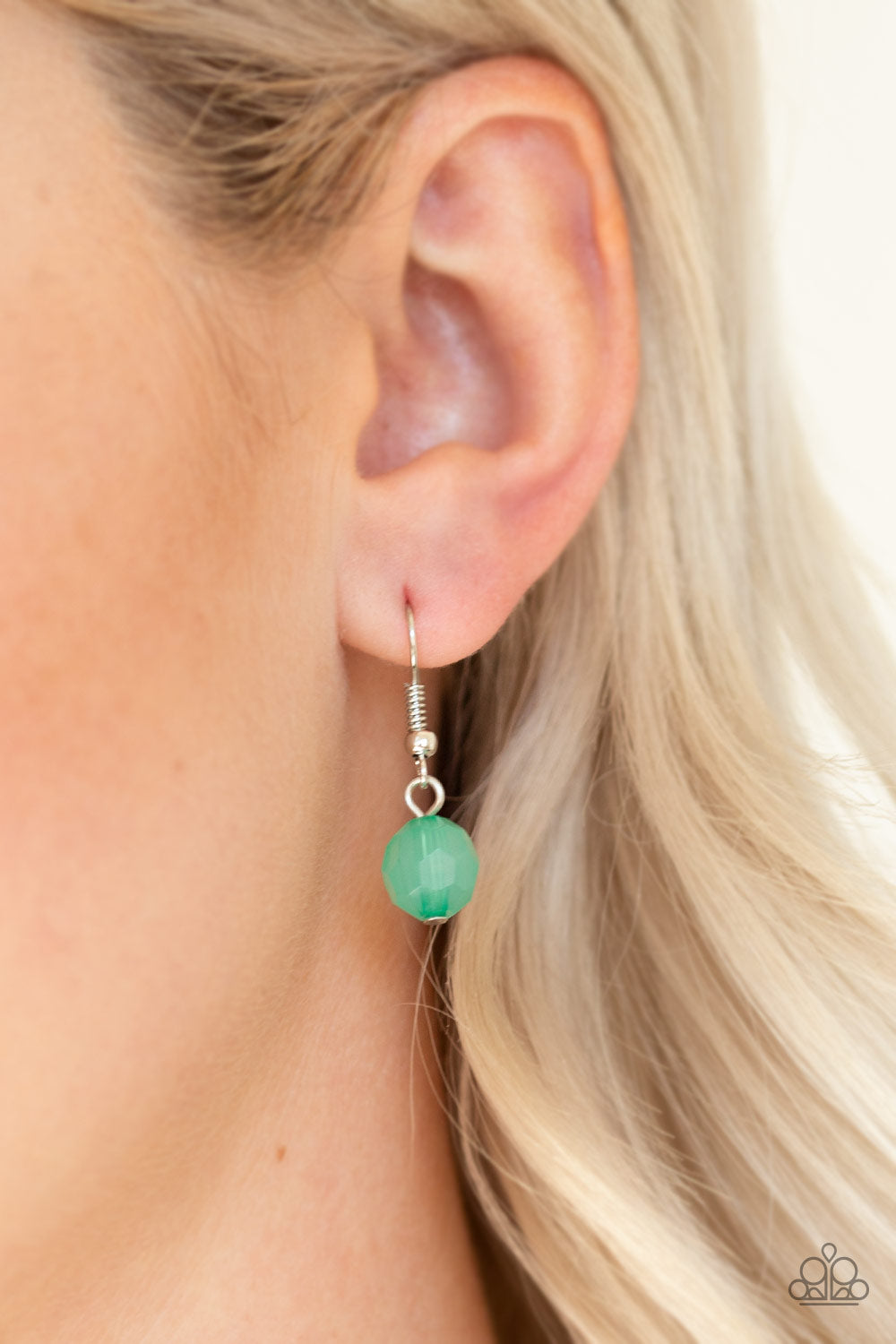 Native New Yorker (Green necklace)